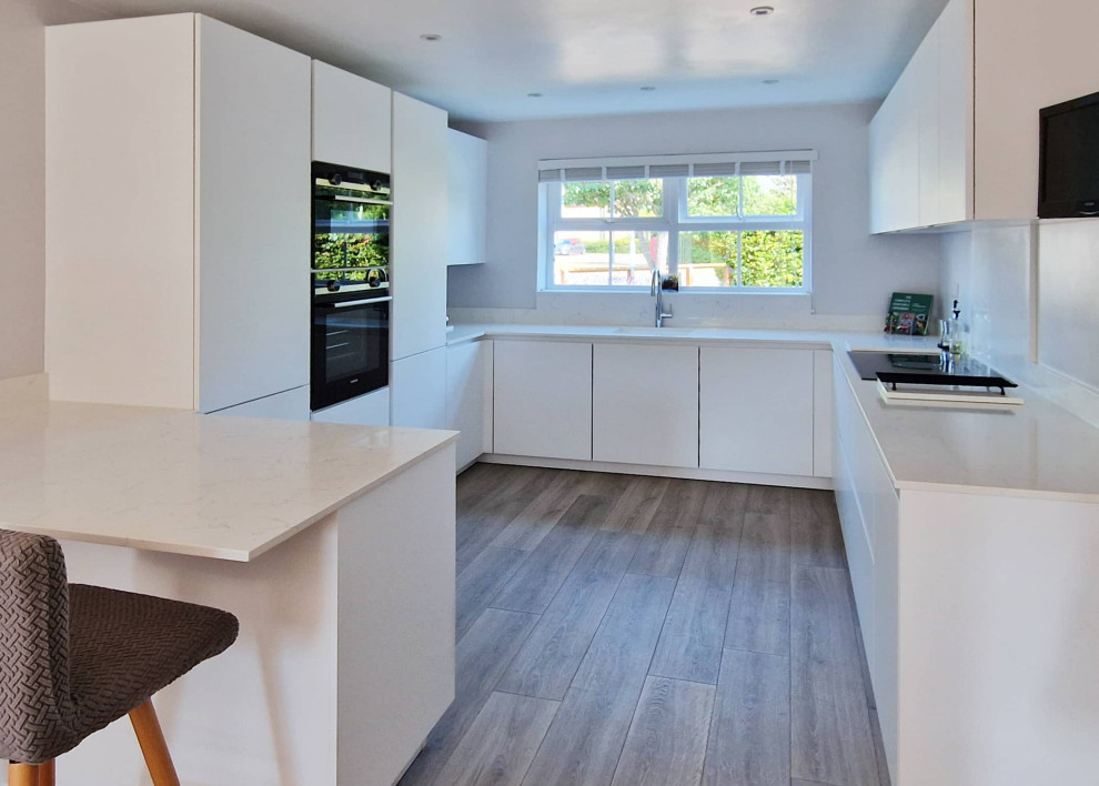 Modern White Handleless Kitchen - Modern - Kitchen - Hertfordshire - by ...