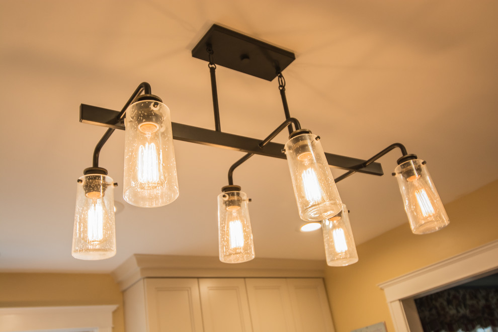 Transitional home design photo in Boston