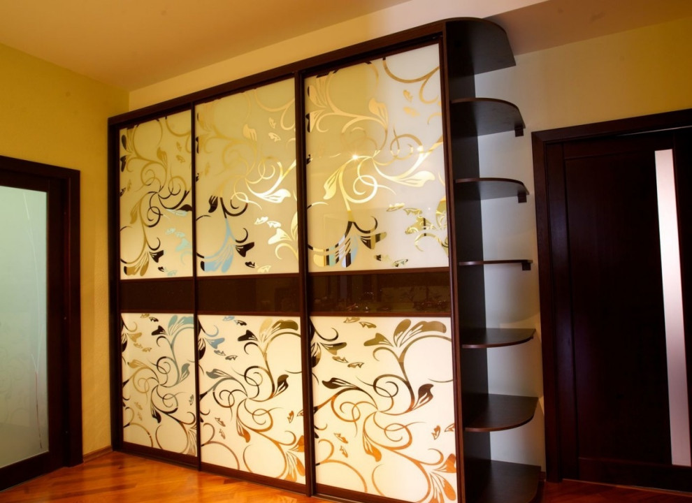 Шкафы и стеллажи