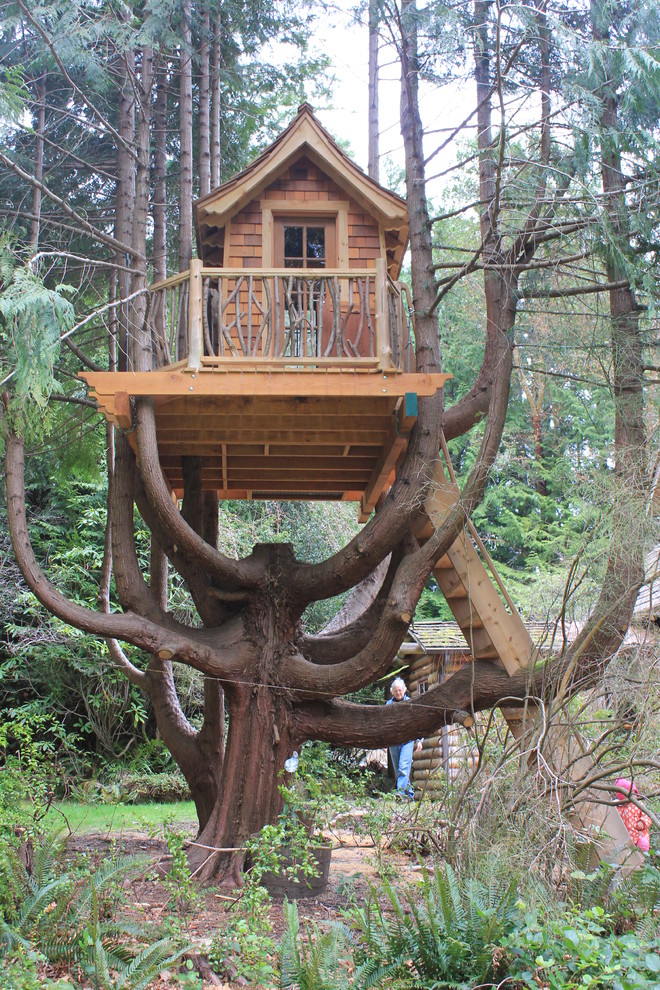 Small mountain style home design photo in Seattle