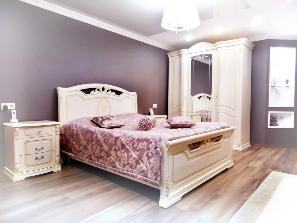 Натяжные потолки в квартире "классического стиля"