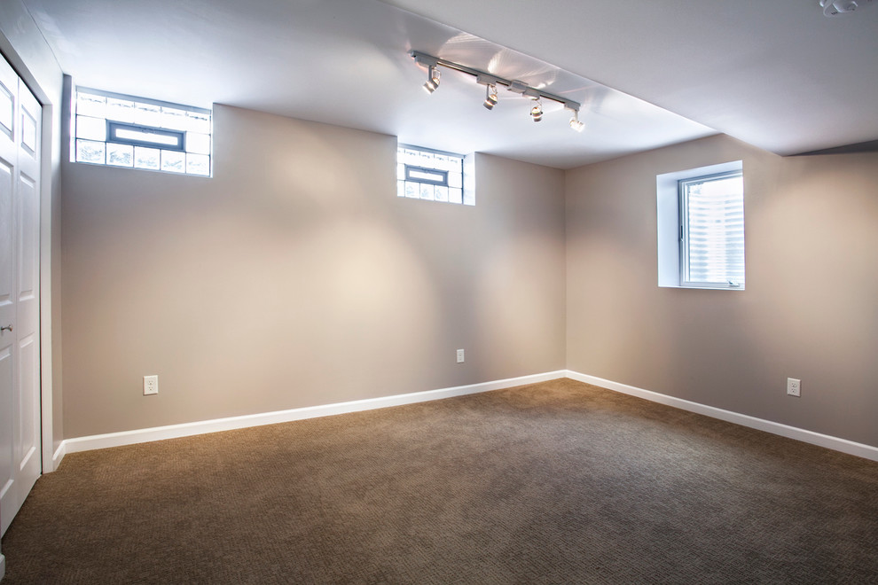 Inspiration for a transitional home design remodel in Milwaukee