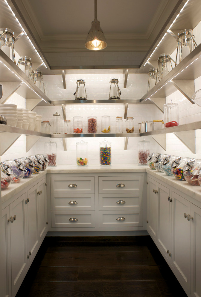 Photo of a traditional kitchen pantry in New York with subway tile splashback.