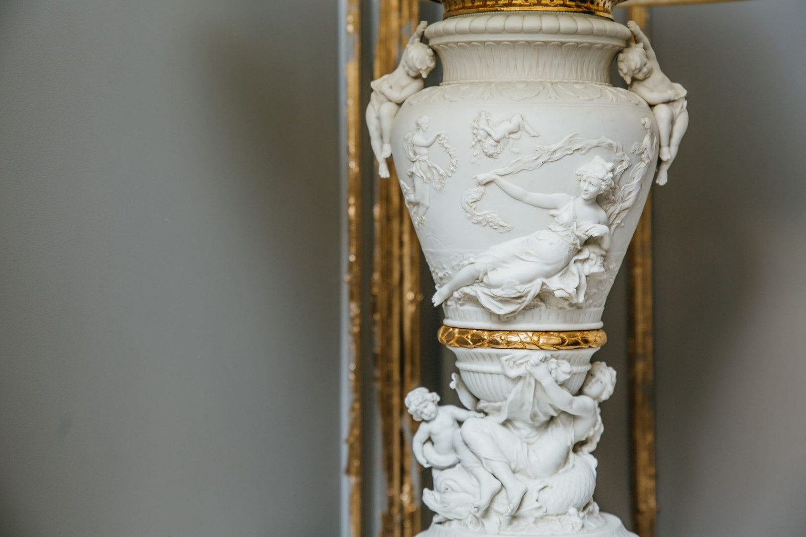 Салон предметов интерьера и антиквариата в Москве