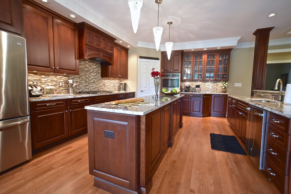 CHERRY KITCHEN WITH COLUMNS