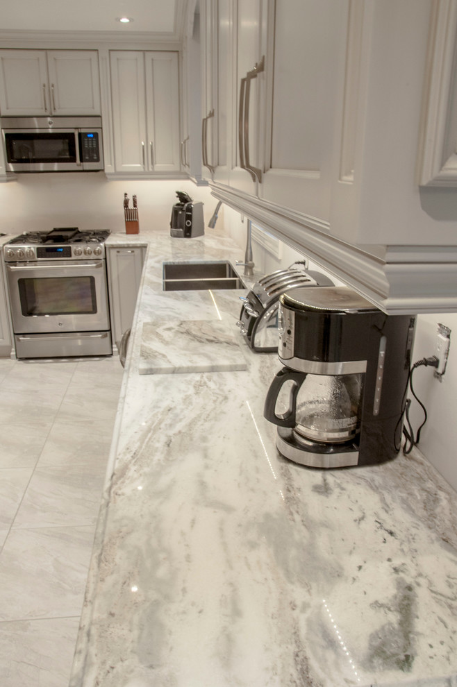 Inspiration for a transitional kitchen remodel in Toronto