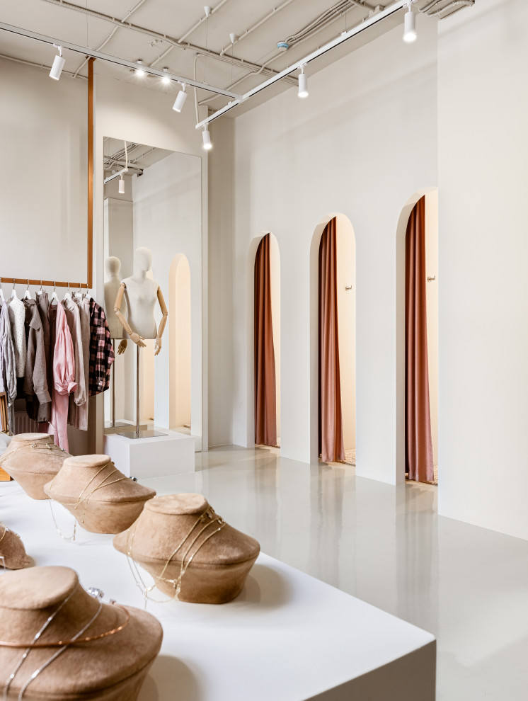 200 м2 AGLAYA бутик одежды на Сары Садыковой