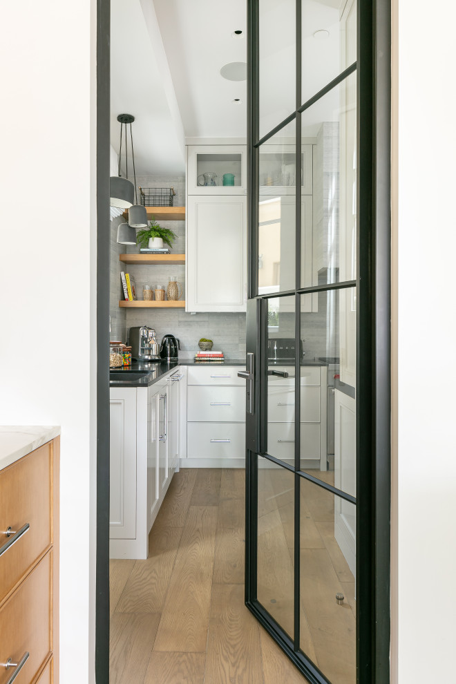 Kitchen - transitional kitchen idea in Orange County