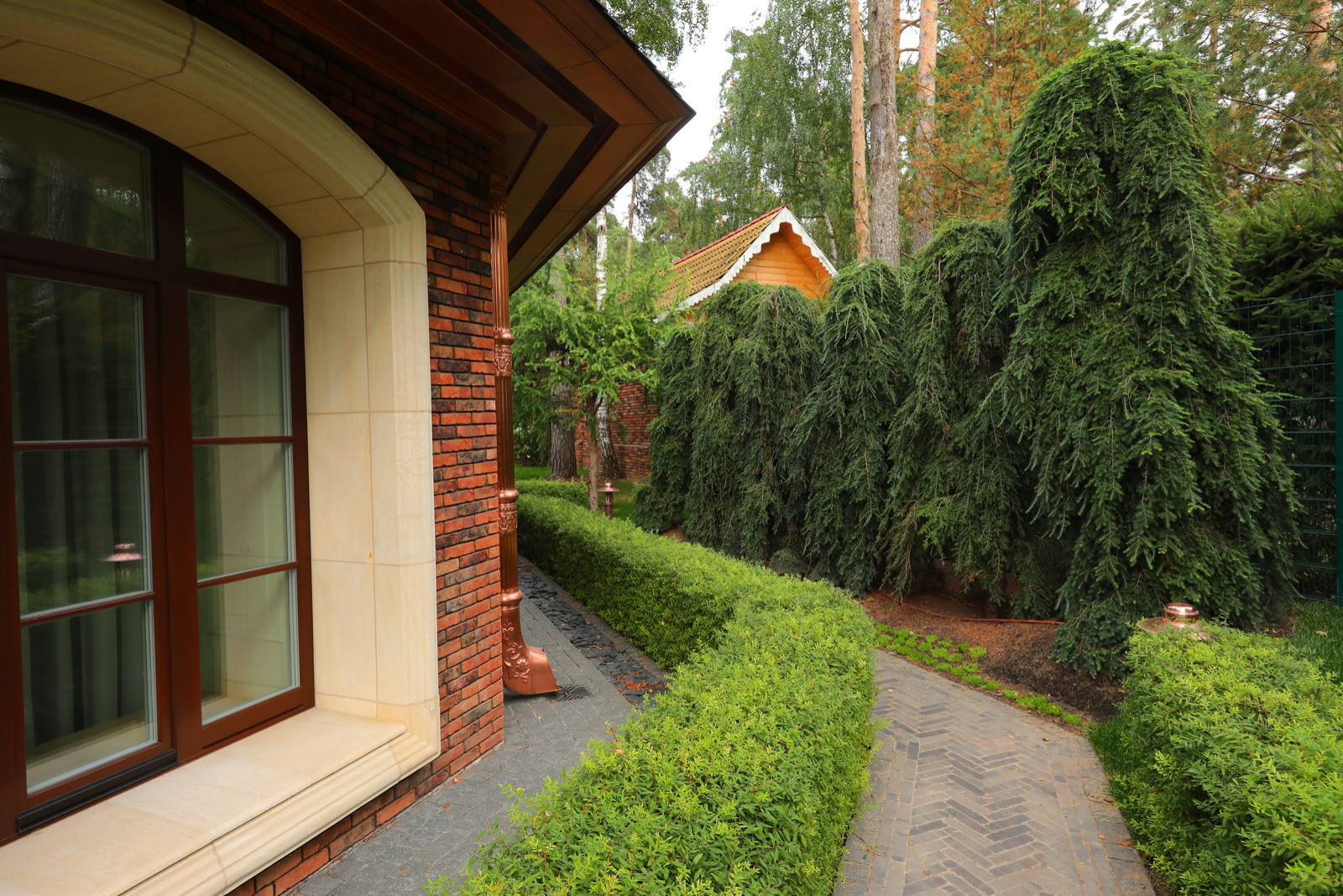 Коттеджный сад в Барвихе (дизайн и исполнение компании "Imperial Garden")