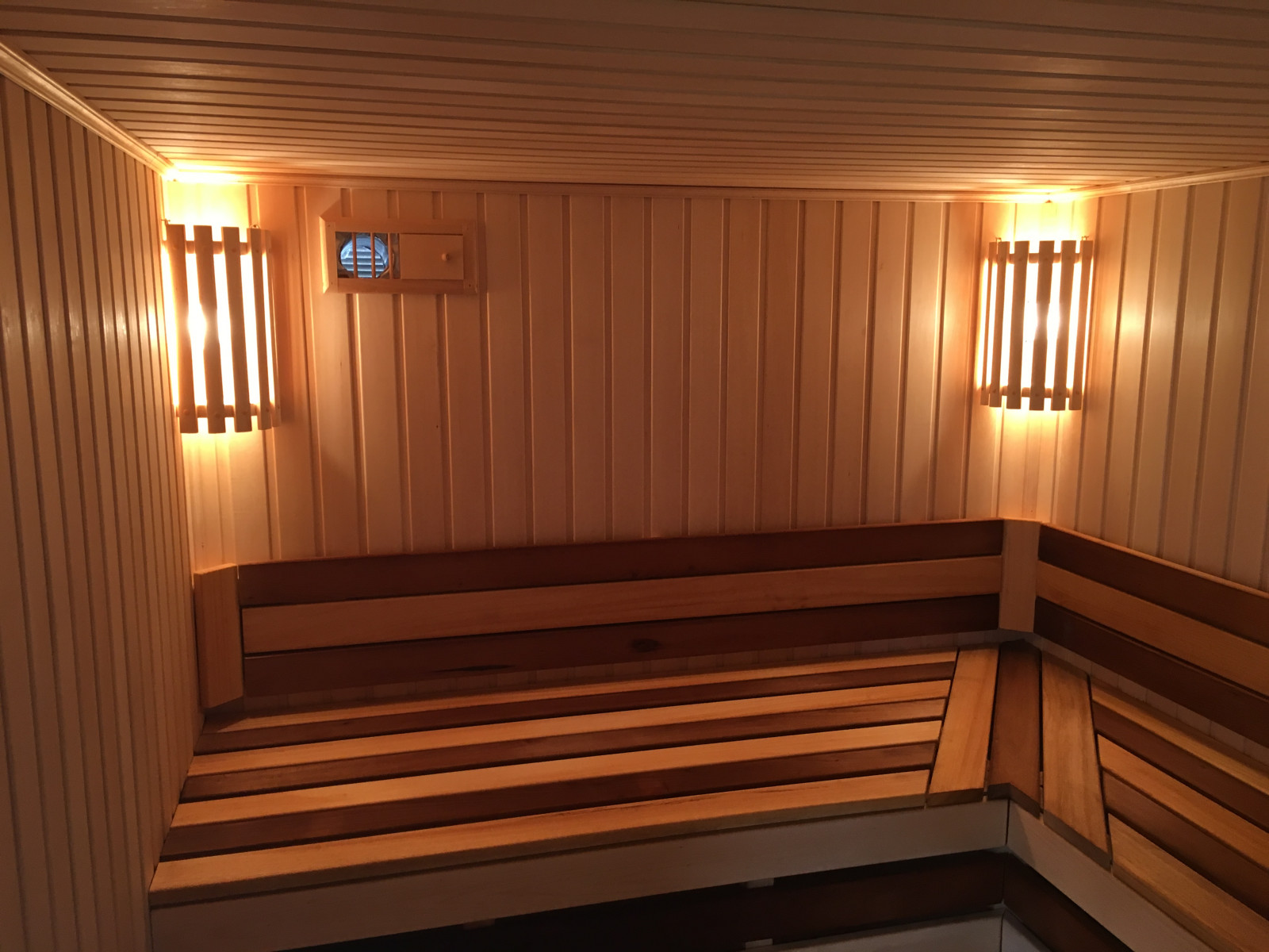 Отделка бани из сруба