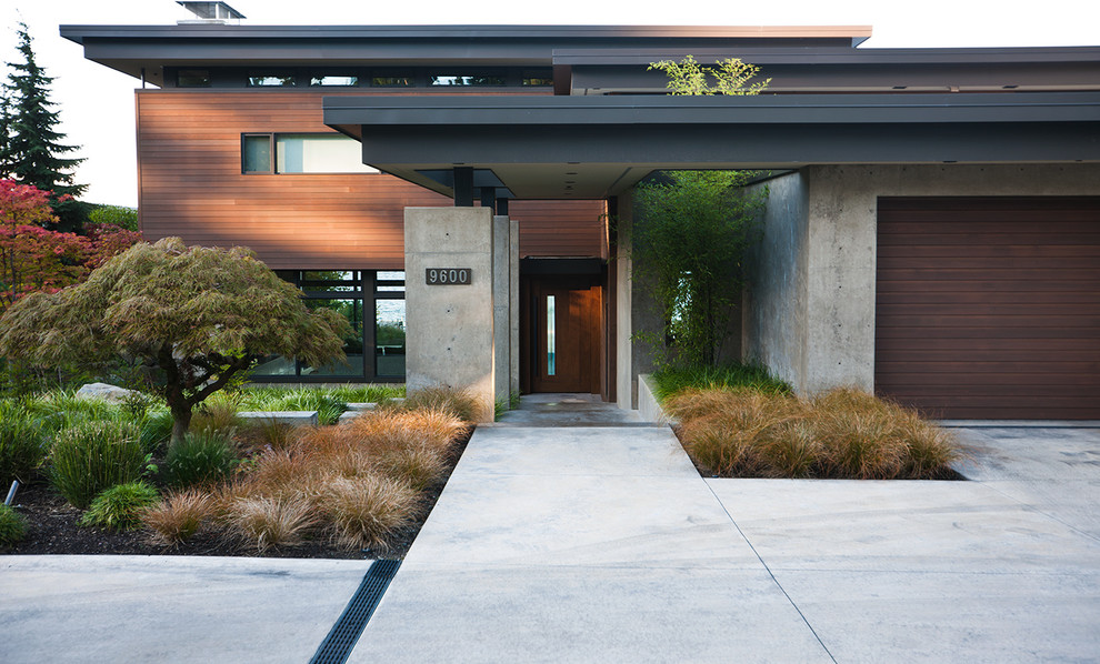 Example of a trendy entryway design in Seattle