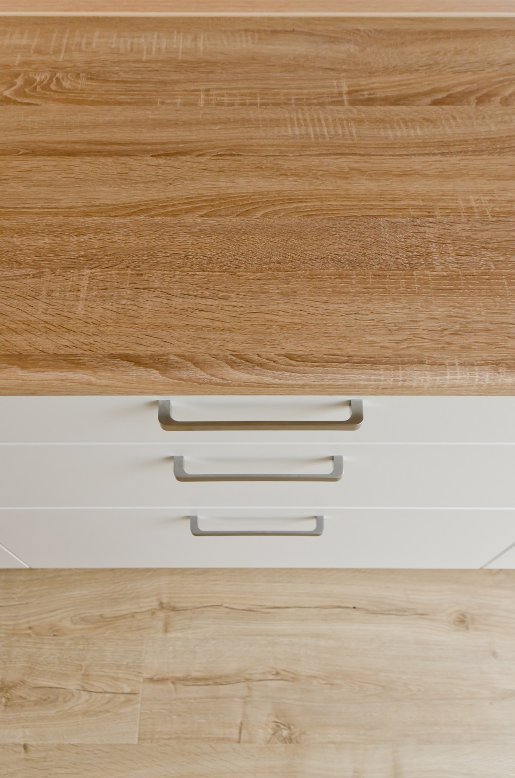 елая кухня в скандинавском стиле на проспекте Весеннем.