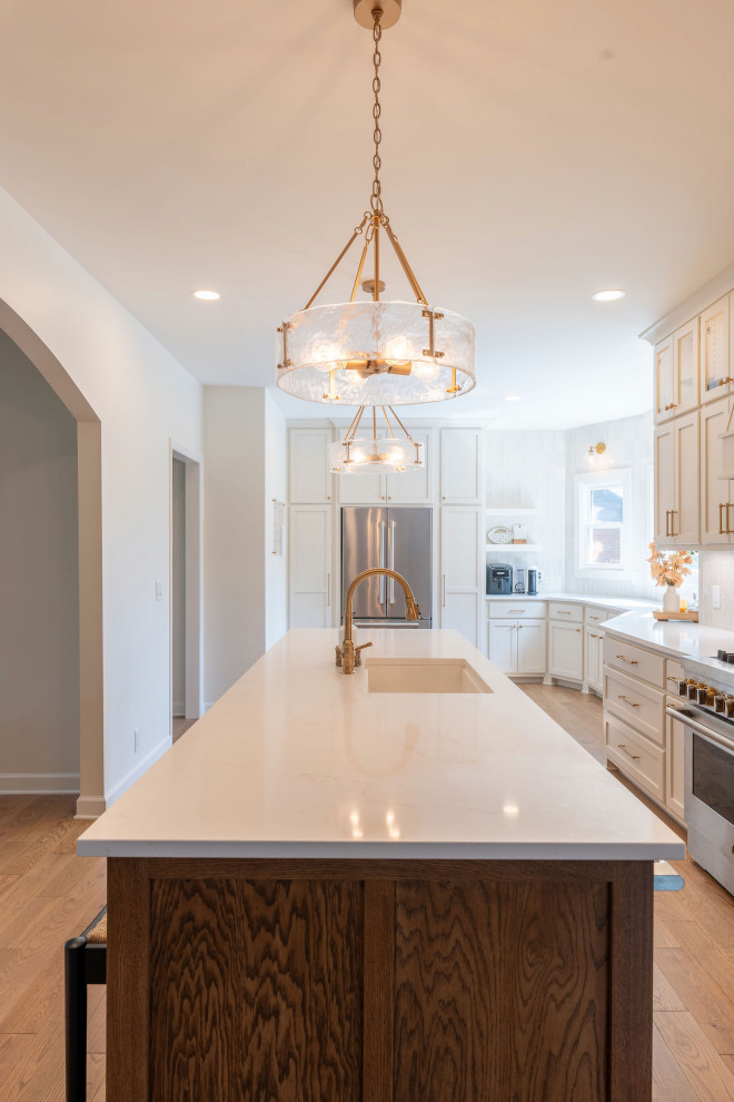 Contemporary Indian Lake Kitchen