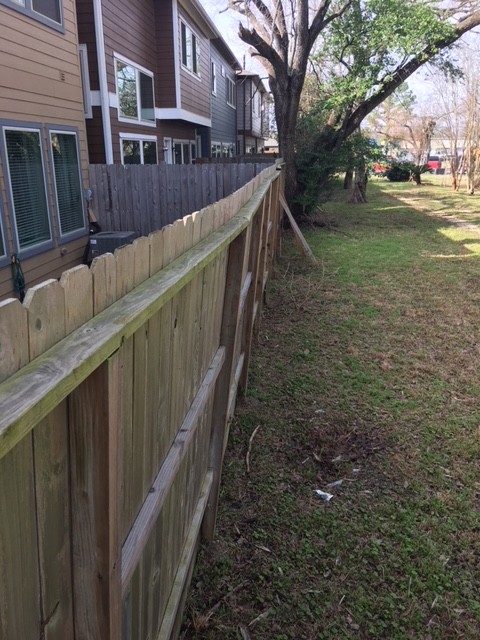 Stabilizing Wood Fence Corners with Side Fences