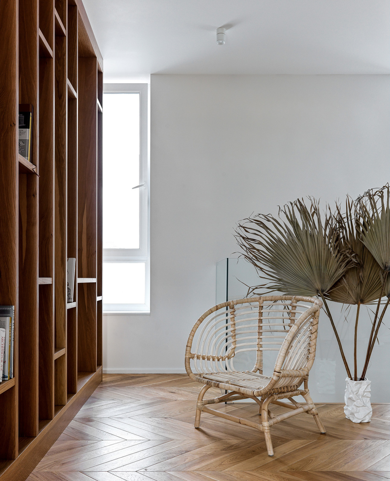 Seaside apartment with a sence of air