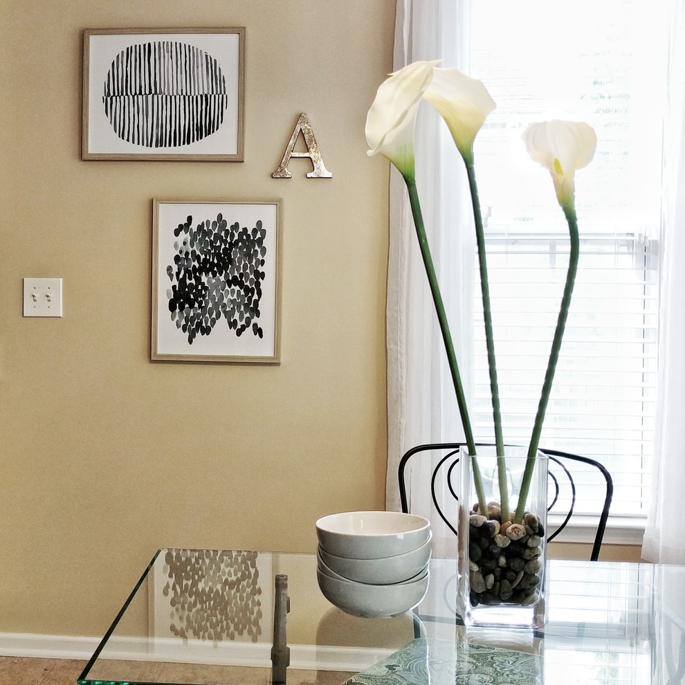 Example of a transitional kitchen design in Charlotte
