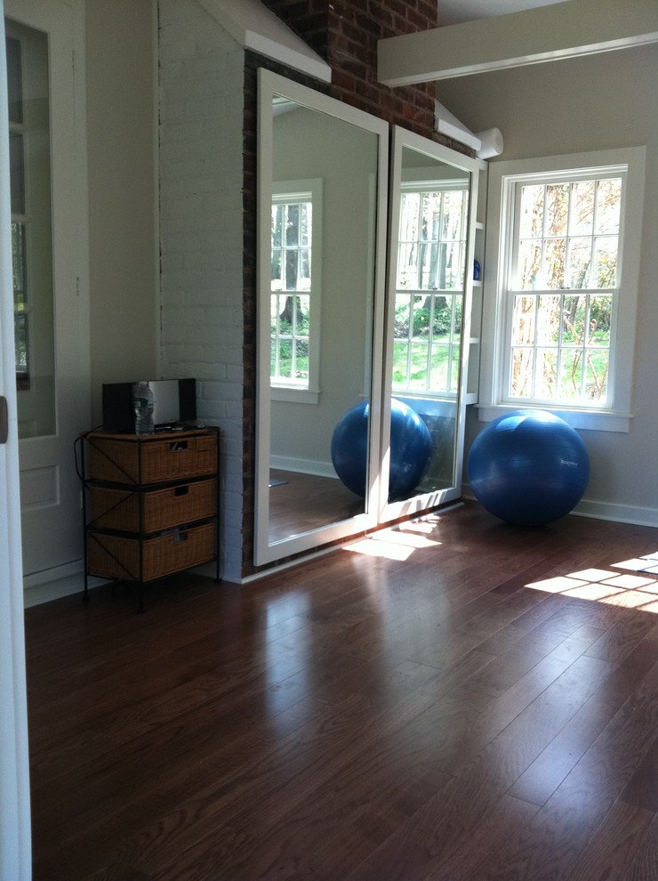 This is an example of a traditional home gym in New York.