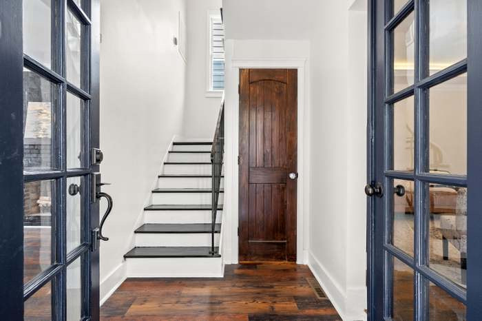 Entryway - contemporary entryway idea in Charleston