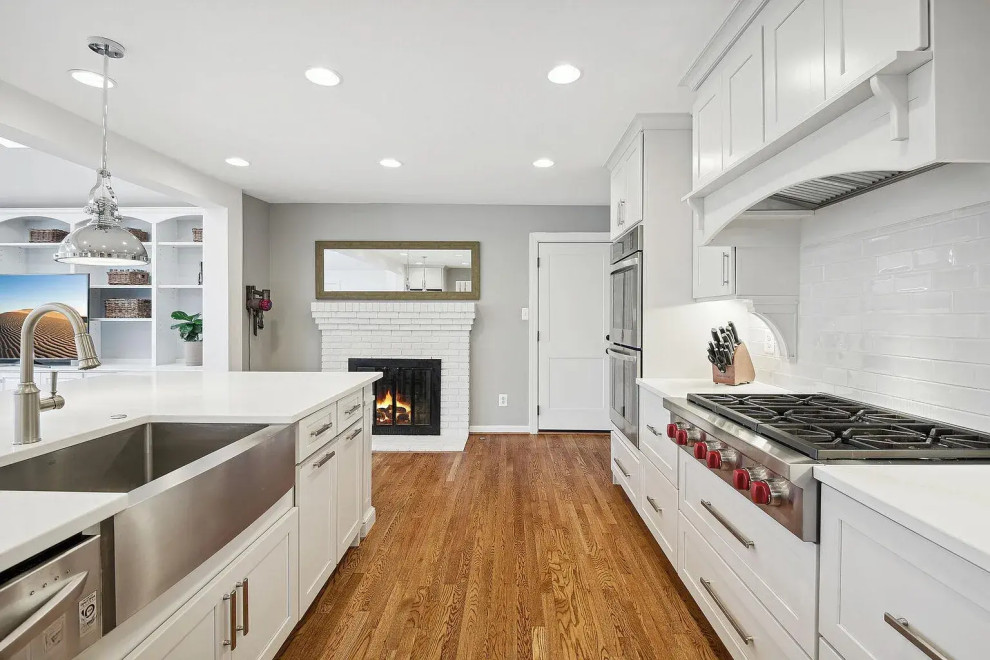 Kitchen - transitional kitchen idea in DC Metro