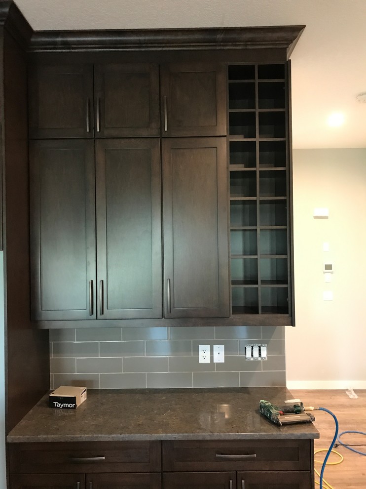 Kitchen - transitional kitchen idea in Calgary