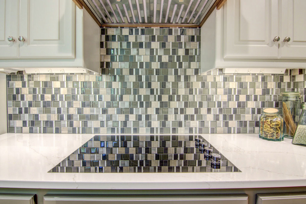 Example of a transitional kitchen design in Kansas City