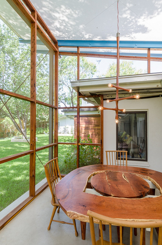 This is an example of a contemporary verandah in Austin.