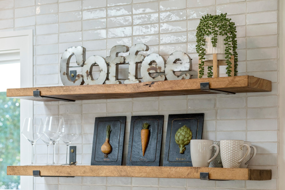 Example of a transitional home design design in San Francisco