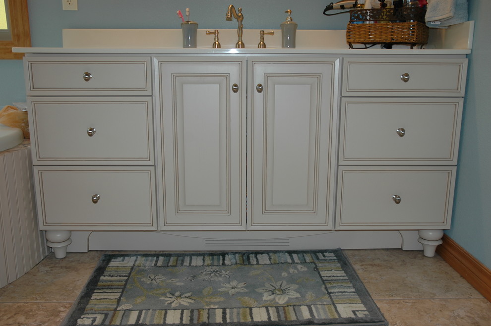 Mid-sized transitional master medium tone wood floor corner shower photo with a vessel sink, raised-panel cabinets, white cabinets, marble countertops, a hot tub, a two-piece toilet and blue walls