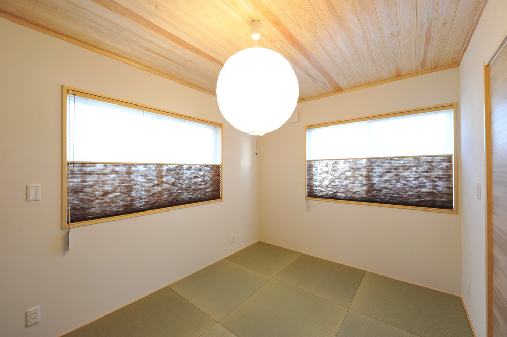 他の地域にあるおしゃれなファミリールームの写真