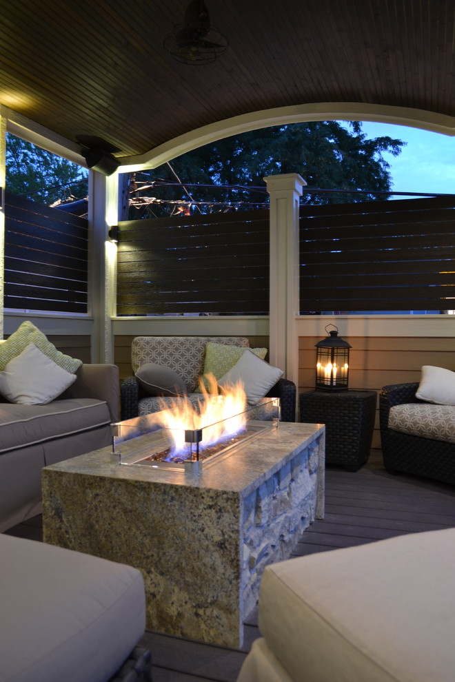 Inspiration for a mid-sized traditional rooftop deck in Chicago with a fire feature and a roof extension.