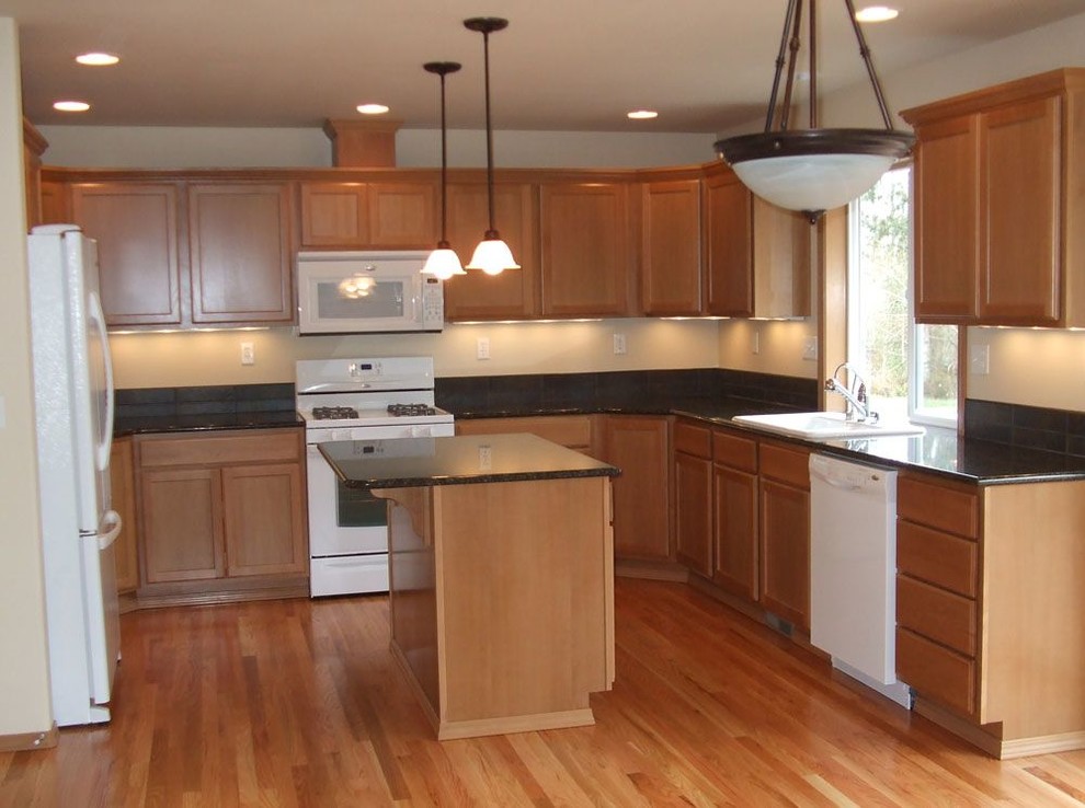 Kitchen - transitional kitchen idea in Seattle
