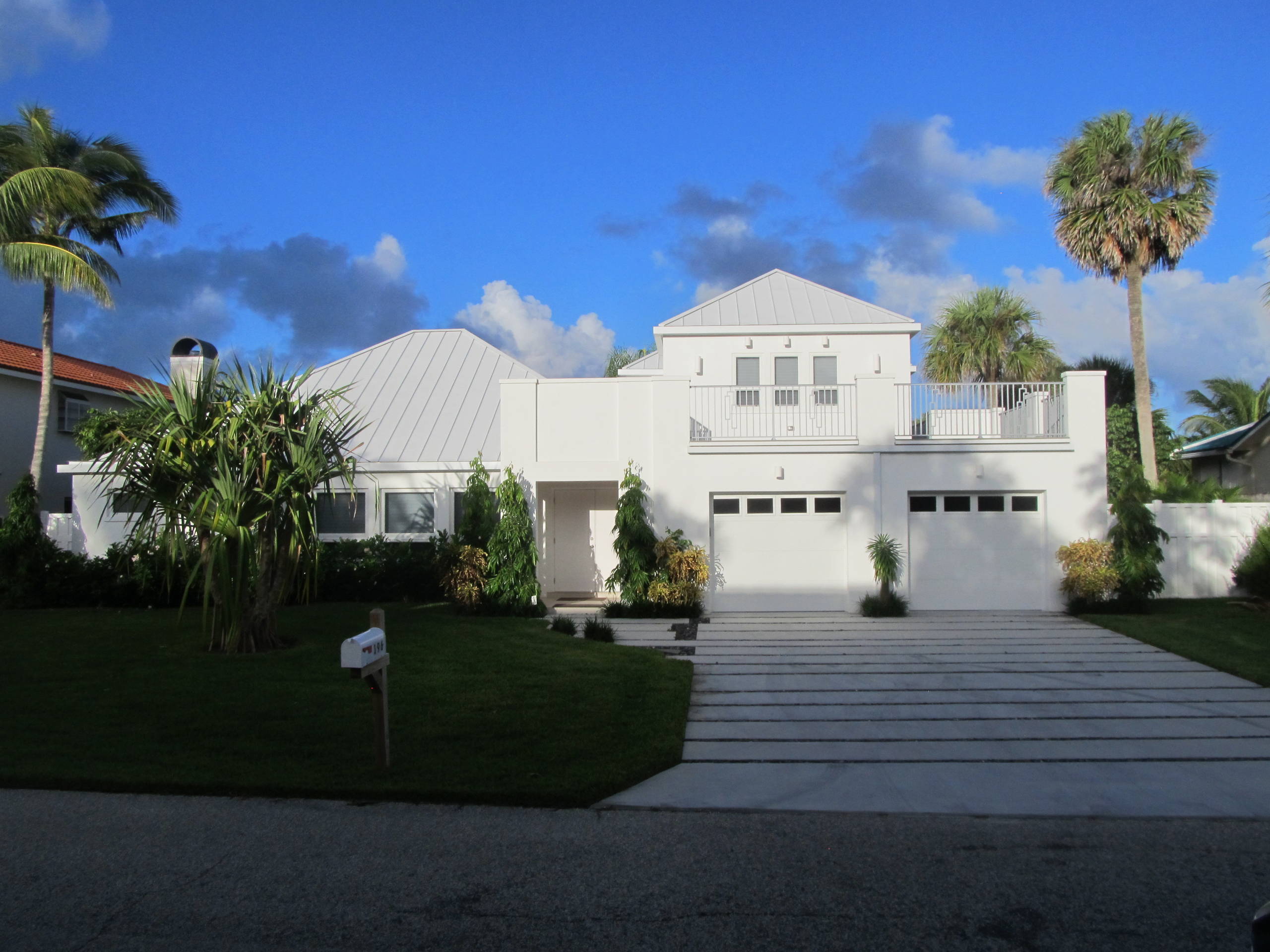 Luxury Transitional Home in Tequesta, FL