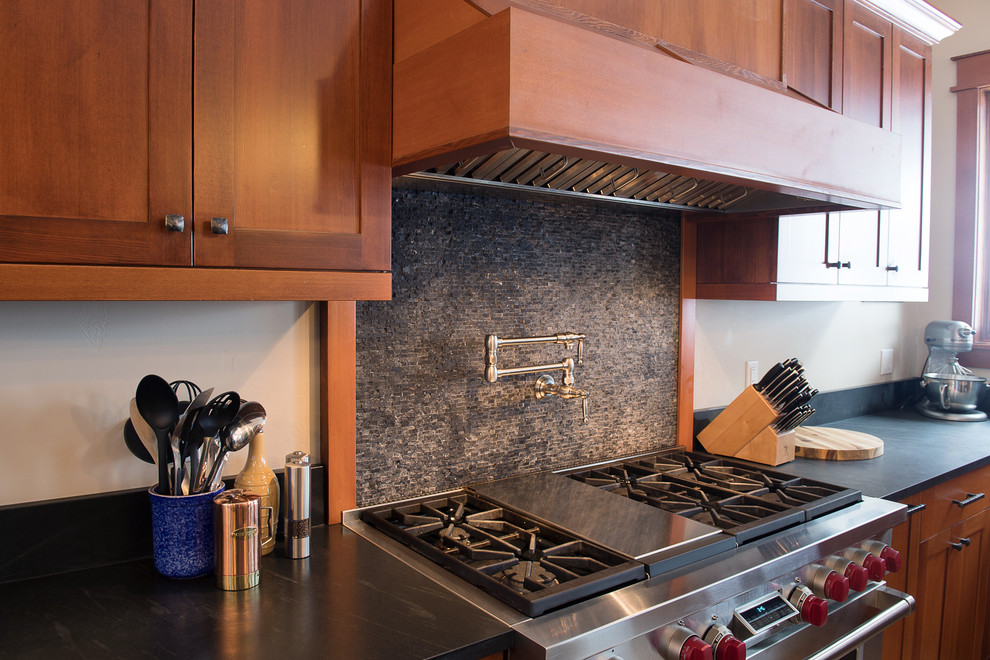 Kitchen - rustic kitchen idea