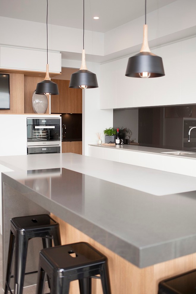 This is an example of a contemporary kitchen in Adelaide.