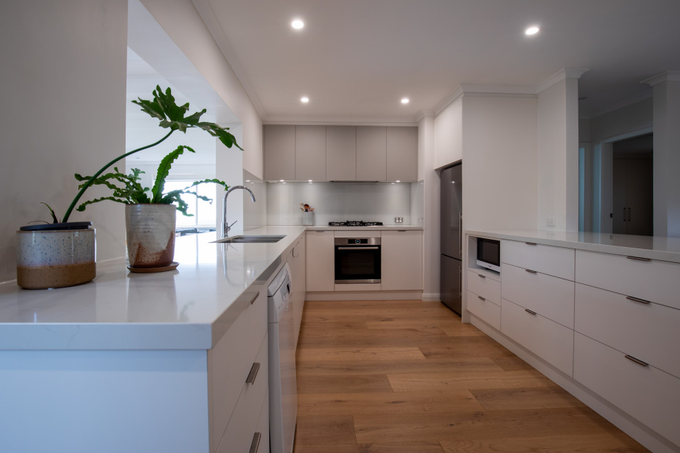 Photo of a large contemporary u-shaped open plan kitchen in Canberra - Queanbeyan with no island.