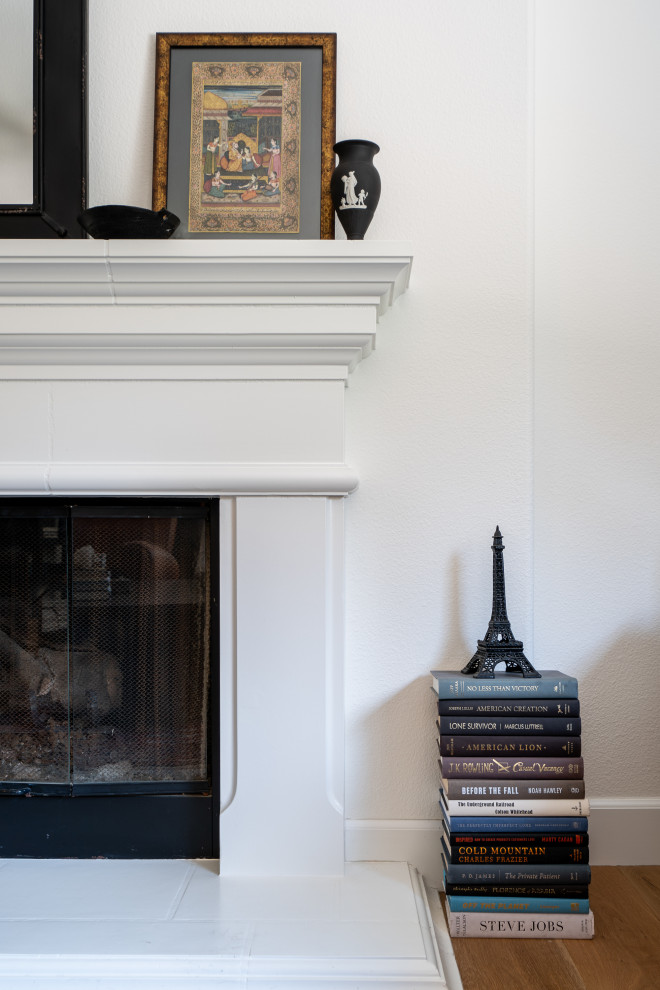Home design - mid-sized traditional home design idea in Denver