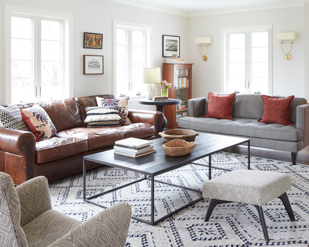 Example of a transitional home design design in Chicago