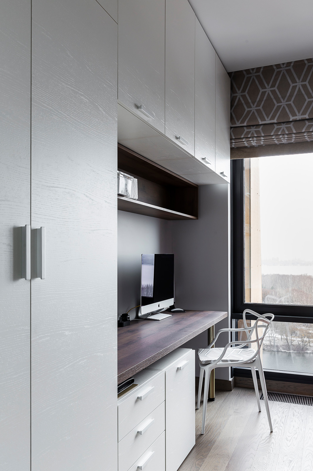 Рабочий кабинет с гостевым санузлом. Современный стиль и классика.