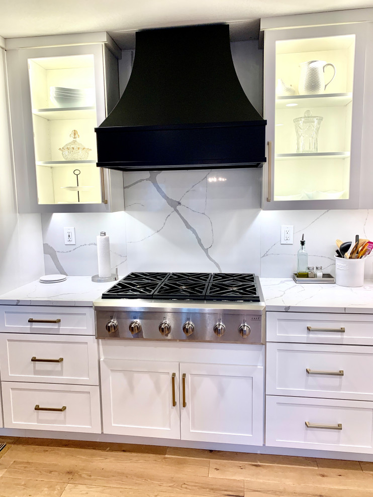Kitchen - transitional kitchen idea