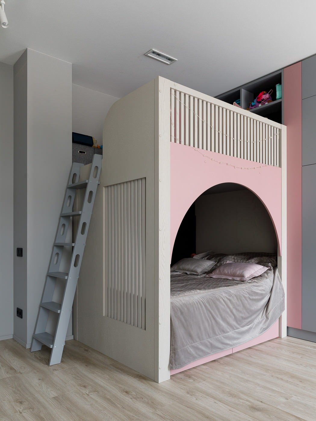 Четырехкомнатная квартира в современном стиле 166 м2