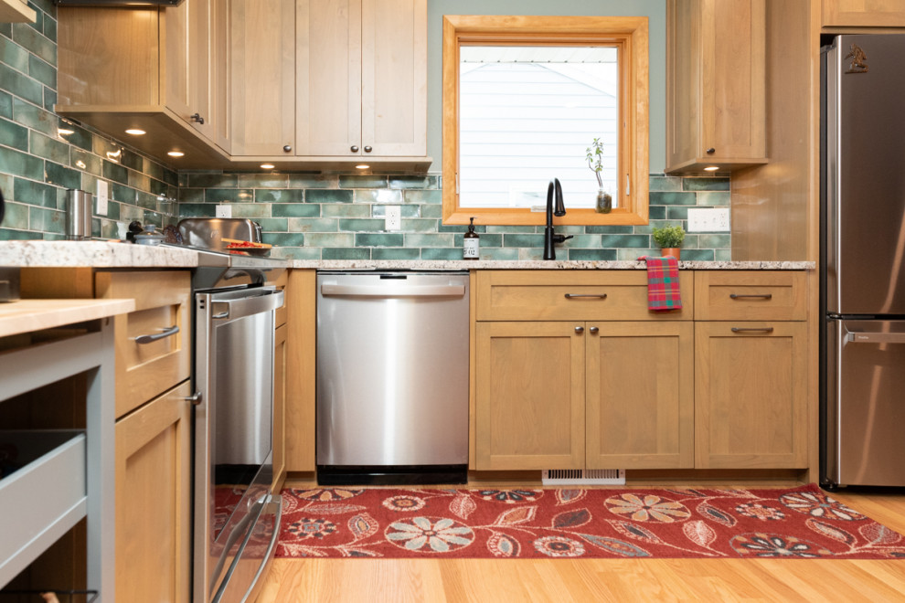 Kitchen - transitional kitchen idea
