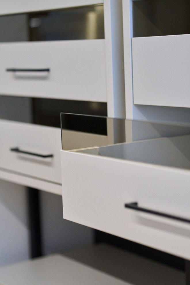 Выдвижной ящик со стеклом