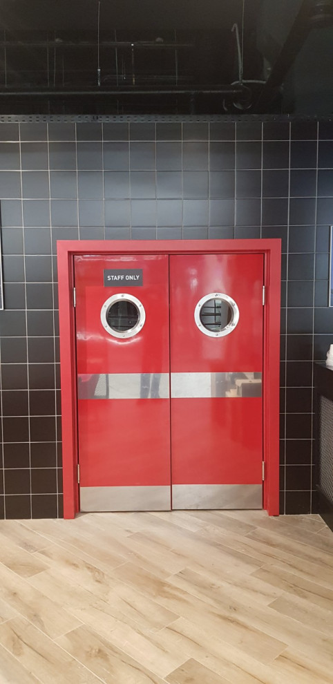 Маятниковые двери