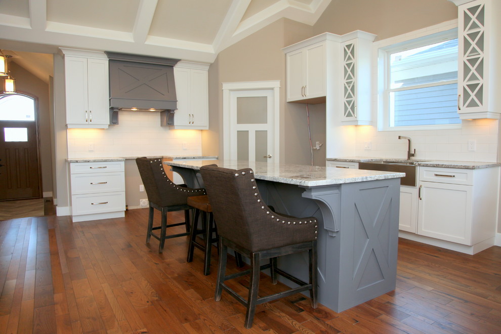 Inspiration for a transitional kitchen remodel in Toronto