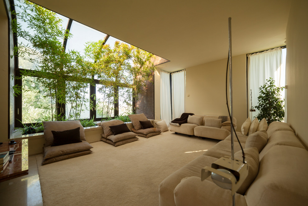 This is an example of a country family room in Barcelona.