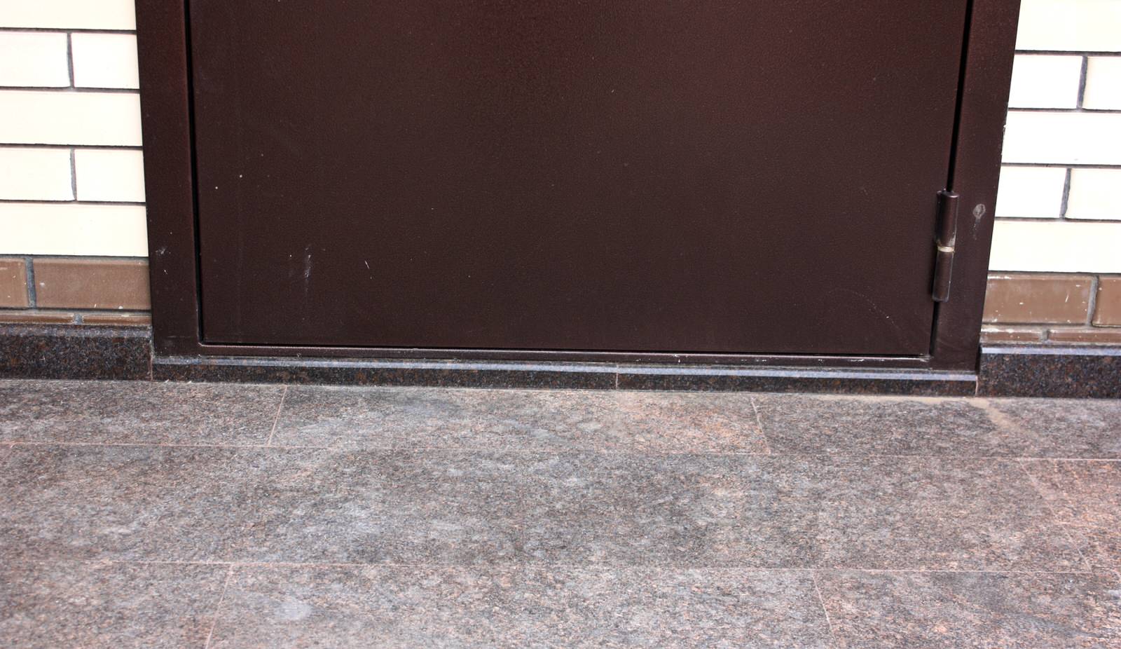 Входная группа из Карельского гранита