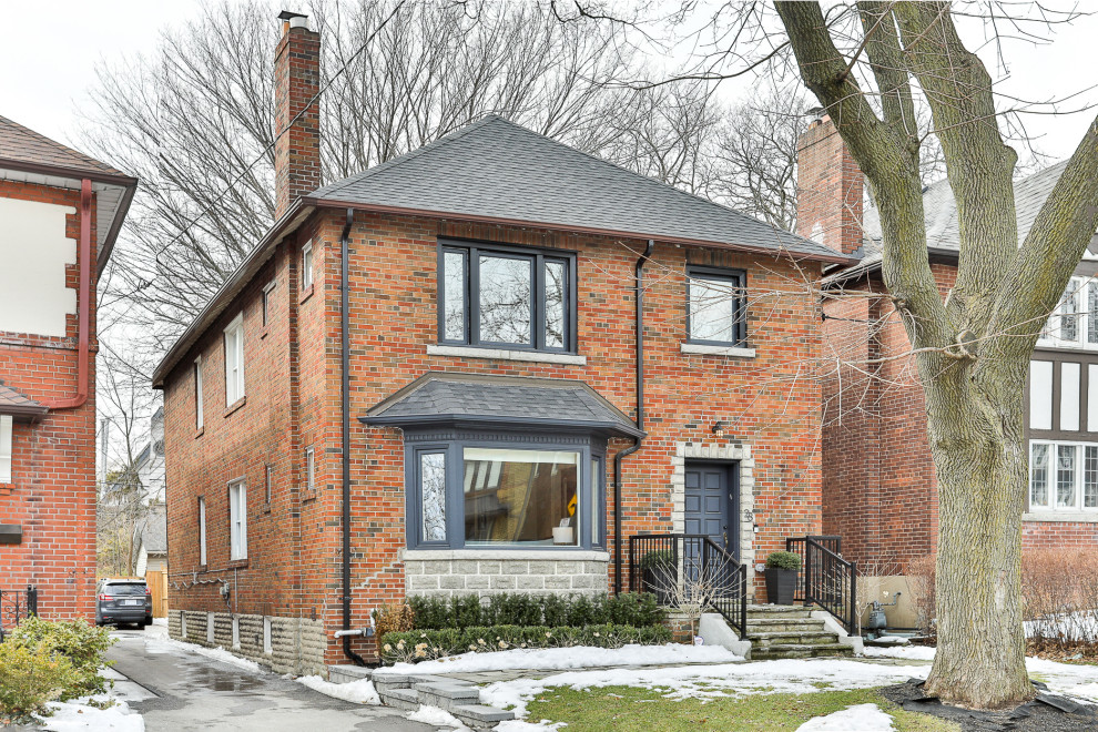 Inspiration for a transitional home design remodel in Toronto