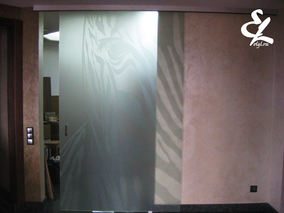 Двери из стекла