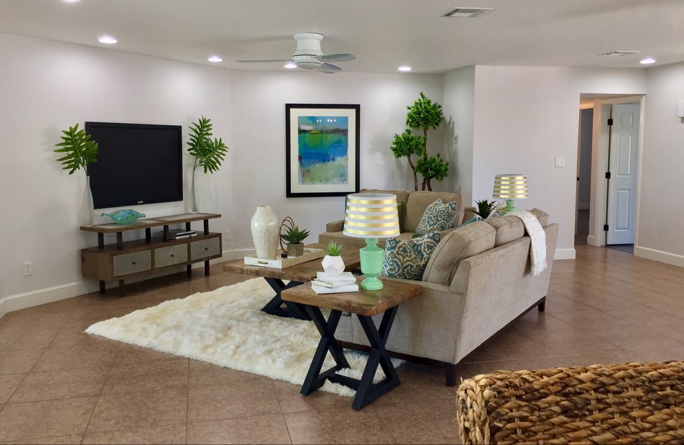 Example of a transitional home design design in Phoenix