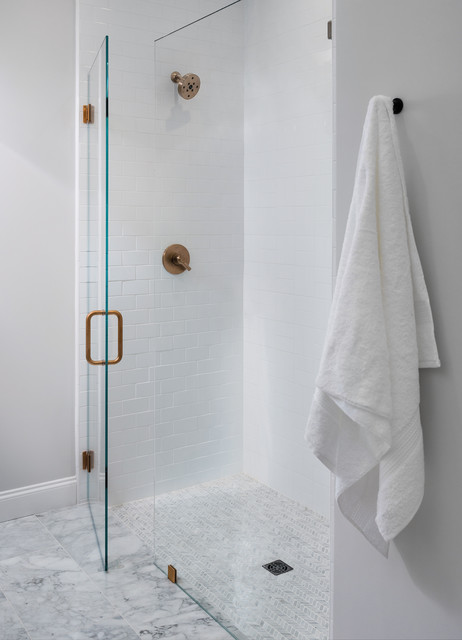 Equestrian Manor Transitional klassisch-modern-badezimmer
